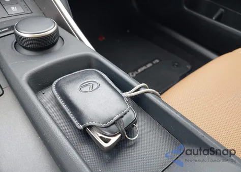 2017 Lexus Is 200T z USA, uszkodzony, nr VIN JTHBA1D27H5055310